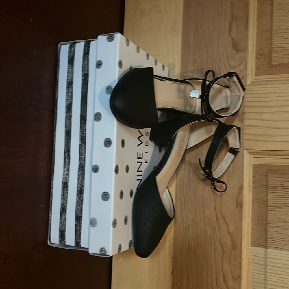 Black heels       Nine West